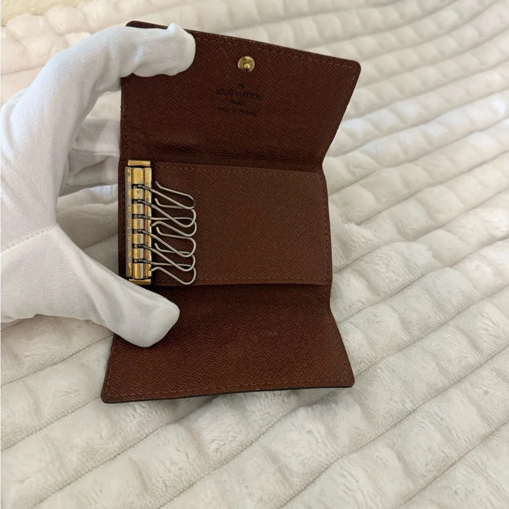 Louis Vuitton monogram 6 key holder - Picture 3 of 8